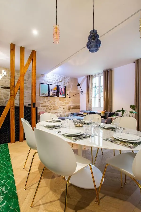 Cmg - Place Des Vosges Париж